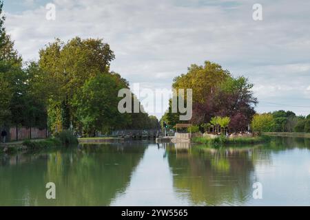 Kreuzung des Kanals lateral a la Garonne und des Montech-Kanals, Montech, Occitanie, Frankreich, Europa Stockfoto