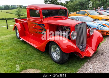 Bristol, Großbritannien, 11. August 2024: Oldtimer amerikanischer Hot Rod Car 1930er Ford Model B 3 Pick Up Truck Drag Race Car. Stockfoto