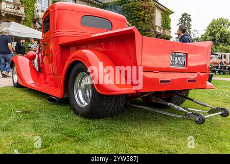 Bristol, Großbritannien, 11. August 2024: Oldtimer amerikanischer Hot Rod Car 1930er Ford Model B 3 Pick Up Truck Drag Race Car. Stockfoto