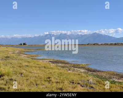 San Luis Lakes liegt am Fuße der Sangre de Cristo Mountains mit Blick auf den Great Sand Dunes National Park. Der Park beherbergt riesige Sanddünen Stockfoto