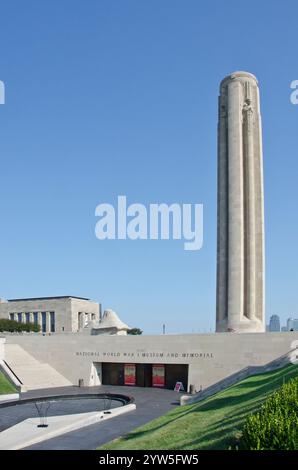 Das Liberty Memorial steht über dem National World war I Museum in der Innenstadt von Kansas City, Missouri. Stockfoto