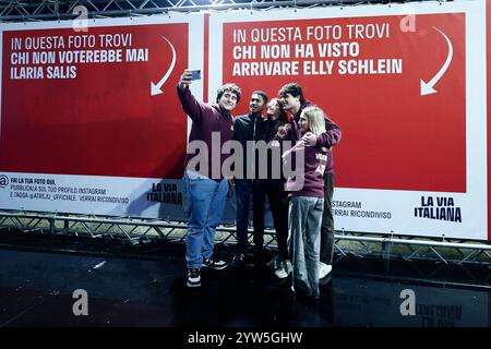 Roma, Italien. Dezember 2024. Atreju festa di Fratelli d'Italia 2024 A Circo Massimo - Luned&#xec; 9. Dezember 2024 - Cronaca - (Foto di Cecilia Fabiano/LaPresse) Fratelli d'Italia fest Atreju 2024 im Circo Massimo &#x2014; Rom, Italien - Montag, 9, 2024 - News - (Foto: Cecilia Fabiano/LaPresse) Credit: LaPresse/Alamy Live News Stockfoto