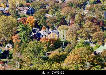 Aerial view of Lakewood, Ohio, west of downtown Cleveland, fall 2024 Stockfoto