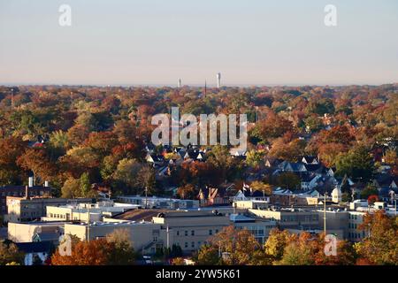 Aerial view of Lakewood, Ohio, west of downtown Cleveland, fall 2024 Stockfoto