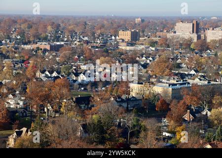Aerial view of Lakewood, Ohio, west of downtown Cleveland, fall 2024 Stockfoto