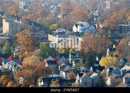 Aerial view of Lakewood, Ohio, west of downtown Cleveland, fall 2024 Stockfoto