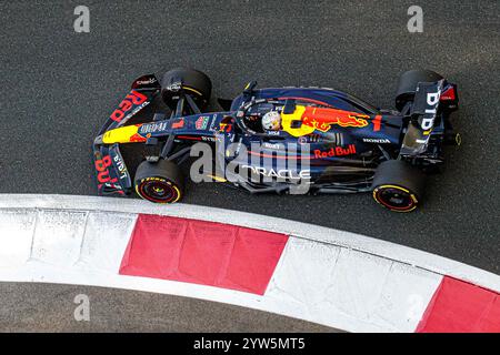 Yas Marina, Rieti, Abu Dhabi. Dezember 2024. Max Verstappen (NED) - Oracle Red Bull Racing - Red Bull RB20 - Honda RBPT. Während der Samstagssitzung des Formel 1 Etihad Airways Abu Dhabi Grand Prix 2024, Yas Marina, Abu Dhabi 6-8. Dezember 2024 (Abbildung: © Alessio de Marco/ZUMA Press Wire) NUR REDAKTIONELLE VERWENDUNG! Nicht für kommerzielle ZWECKE! Stockfoto