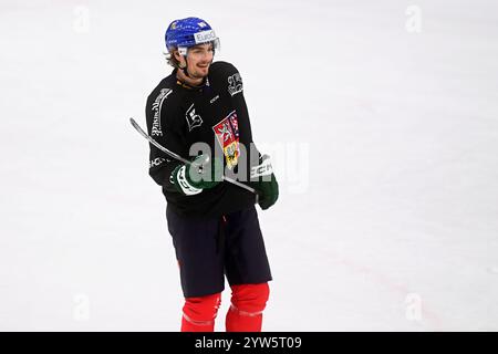 Pardubice, Tschechische Republik. Dezember 2024. David Tomasek nimmt am Training der tschechischen Nationalmannschaft vor den Schweizer Hockeyspielen Teil, Teil der Euro Hockey Tour, am 9. Dezember 2024 in Pardubice, Tschechien. Quelle: Josef Vostarek/CTK Photo/Alamy Live News Stockfoto