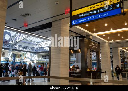 Die Moynihan Train Hall (MTH) befindet sich im historischen James A. Farley Post Office Building, New York City, USA 2024 Stockfoto