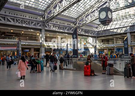 Die Moynihan Train Hall (MTH) befindet sich im historischen James A. Farley Post Office Building, New York City, USA 2024 Stockfoto