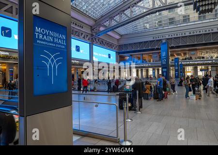 Die Moynihan Train Hall (MTH) befindet sich im historischen James A. Farley Post Office Building, New York City, USA 2024 Stockfoto