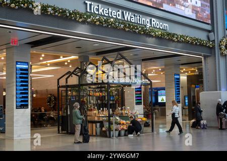 Die Moynihan Train Hall (MTH) befindet sich im historischen James A. Farley Post Office Building, New York City, USA 2024 Stockfoto