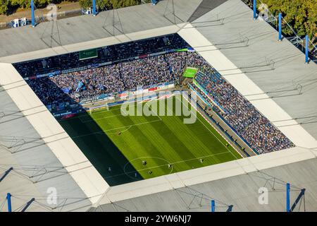 Luftaufnahme, Sportpark Duisburg mit Fußballstadion Schauinsland-Reisen-Arena, auch MSV Duisburg Arena oder Wedaustadion, Live-Fußball mit Zuschauern in Stockfoto