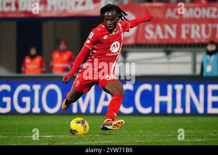 Monza, Italie. Dezember 2024. Warren Bondo (AC Monza) während des Fußballspiels der Serie A zwischen AC Monza und Udinese Calcio am 9. November 2024 im U-Power Stadium in Monza, Italien - Foto Morgese-Rossini/DPPI Credit: DPPI Media/Alamy Live News Stockfoto