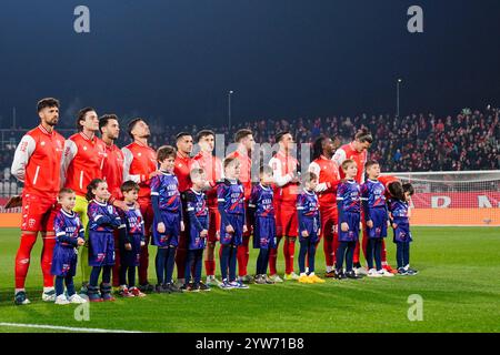 Monza, Italie. Dezember 2024. AC Monza Line-up während des italienischen Meisterschaftsspiels Serie A zwischen AC Monza und Udinese Calcio am 9. November 2024 im U-Power Stadion in Monza, Italien - Foto Morgese-Rossini/DPPI Credit: DPPI Media/Alamy Live News Stockfoto