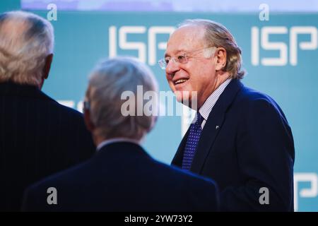 Mailand, Italien. Dezember 2024. Mailand, die Verleihung des ISPI-Preises 2024 an Mario Draghi. Auf dem Foto: Paolo Scaroni Credit: Independent Photo Agency/Alamy Live News Stockfoto