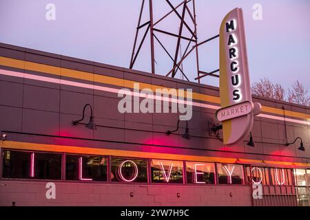 Detroit, Michigan – Marcus Market zeigt „I Love You“ am Noel Night. Die jährliche Veranstaltung zu Beginn der Weihnachtszeit in Detroit bietet Ihnen ein neues Angebot Stockfoto