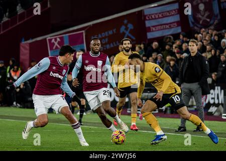 London, Großbritannien. Dezember 2024. London, England, 10. Dezember 2024: Matheus Cunha (10 Wolverhampton Wanderers) im Spiel der Premier League zwischen West Ham und Wolverhampton Wanderers im London Stadium. (Pedro Porru/SPP) Credit: SPP Sport Press Photo. /Alamy Live News Stockfoto