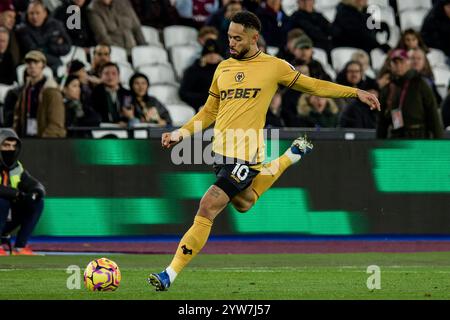 London, Großbritannien. Dezember 2024. London, England, 10. Dezember 2024: Matheus Cunha (10 Wolverhampton Wanderers) im Spiel der Premier League zwischen West Ham und Wolverhampton Wanderers im London Stadium. (Pedro Porru/SPP) Credit: SPP Sport Press Photo. /Alamy Live News Stockfoto