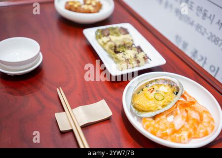 Koreanischer Tisch für eine Mahlzeit Stockfoto