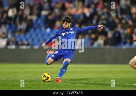 Getafe, Spanien. Dezember 2024. Mauro Arambarri (Getafe) Fußball/Fußball : spanisches LaLiga EA Sports Spiel zwischen Getafe CF 1-0 RCD Espanyol de Barcelona im Estadio Coliseum Getafe in Getafe, Spanien . Quelle: Mutsu Kawamori/AFLO/Alamy Live News Stockfoto