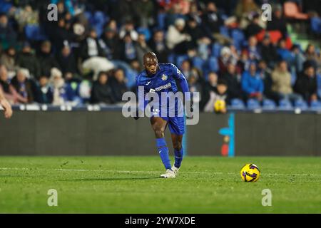 Getafe, Spanien. Dezember 2024. Allan Nyom (Getafe) Fußball/Fußball : spanisches LaLiga EA Sports Spiel zwischen Getafe CF 1-0 RCD Espanyol de Barcelona im Estadio Coliseum Getafe in Getafe, Spanien. Quelle: Mutsu Kawamori/AFLO/Alamy Live News Stockfoto
