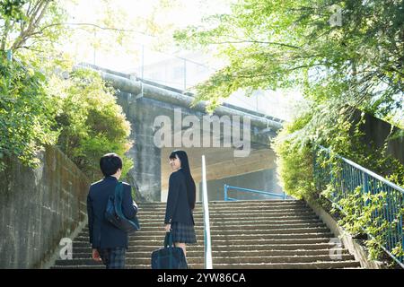 Highschool-Schüler auf dem Weg zur Schule Stockfoto