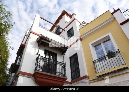 Häuser im Stadtteil Santa Cruz von Sevilla (Spanien) Stockfoto