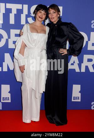 Jessie Buckley und Olivia Colman nehmen an den 27. British Independent Film Awards im Roundhouse in Camden, London Teil. (Foto: Cat Morley / SOPA Images/SIPA USA) Stockfoto