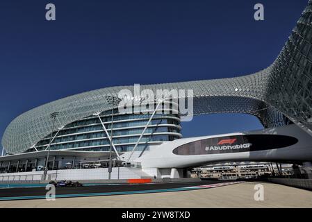 Abu Dhabi, Abu Dhabi. Dezember 2024. Luke Browning (GBR) Williams Racing FW46 Academy Fahrer. Formel-1-Test, Dienstag, 10. Dezember 2024. Yas Marina Circuit, Abu Dhabi, VAE. Quelle: James Moy/Alamy Live News Stockfoto