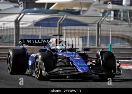 Abu Dhabi, Abu Dhabi. Dezember 2024. Luke Browning (GBR) Williams Racing FW46 Academy Fahrer. Formel-1-Test, Dienstag, 10. Dezember 2024. Yas Marina Circuit, Abu Dhabi, VAE. Quelle: James Moy/Alamy Live News Stockfoto