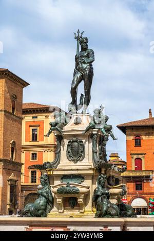 Neptunbrunnen auf der Piazza del Nettuno im historischen Stadtzentrum von Bologna in der Region Emilia-Romagna in Norditalien Stockfoto