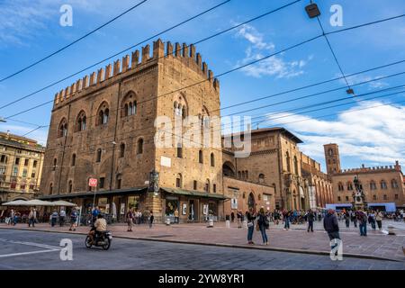 Palazzo Re Enzo auf der Piazza del Nettuno im historischen Stadtzentrum von Bologna in der Region Emilia-Romagna in Norditalien Stockfoto