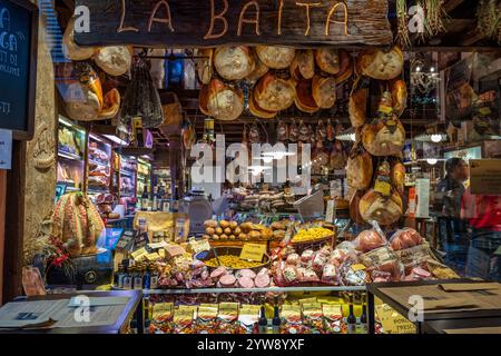 La Baita Formaggi an der Via Pescherie Vecchie im historischen Stadtzentrum von Bologna in der Region Emilia-Romagna in Norditalien Stockfoto