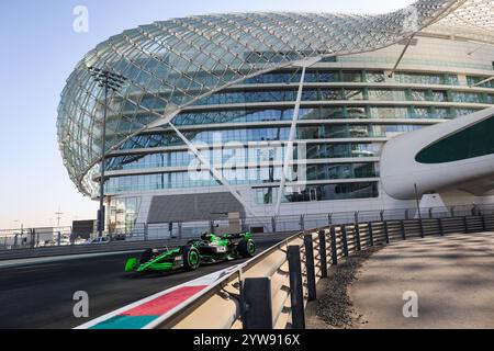 98 BORTOLETO Gabriel (BH), Stake F1 Team Kick sauber C44, Action während des Formel 1 Abu Dhabi Nachsaison-Tests 2024, am 10. Dezember 2024 auf dem Yas Marina Circuit in Abu Dhabi, Vereinigte Arabische Emirate Stockfoto