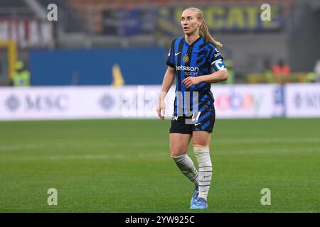 Italien, Mailand, 2024 12 08: Henrietta Csiszar (FC Inter) wartet auf einen Torhüter in der zweiten Halbzeit während des Fußballspiels AC Mailand vs FC Inter, Women Serie A 2024-2025 Day 12, San Siro StadiumItalien, Mailand, 2024 12 08: AC Mailand vs FC Inter, Italien Frauen Serie A 2024/2025, Tag 12 im San Siro Stadion (Foto: Fabrizio Andrea Bertani/Pacific Press) Stockfoto