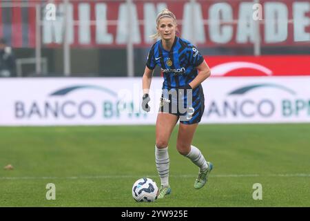 Italien, Mailand, 2024 12 08: Katie Bowen (FC Inter) fährt in der ersten Halbzeit beim Fußballspiel AC Mailand gegen FC Inter, Women Series A 2024-2025 Day 12, San Siro StadiumItalien, Mailand, 2024 12 08: AC Mailand gegen FC Inter, Italien Women Series A 2024/2025, Tag 12 im San Siro Stadion (Foto: Fabrizio Andrea Bertani/Pacific Press) Stockfoto