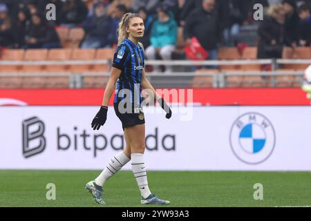 Mailand, Italien. Dezember 2024. Italien, Mailand, 2024 12 08: Michela Cambiaghi (FC Inter) wartet auf einen Torhüter in der ersten Halbzeit während des Fußballspiels AC Mailand gegen FC Inter, Women Series A 2024-2025 Day 12, San Siro Stadium. Italien, Mailand, 2024 12 08: AC Milan vs FC Inter, Italien Frauen Serie A 2024/2025, Tag 12 im San Siro Stadium (Bild: © Fabrizio Andrea Bertani/Pacific Press via ZUMA Press Wire) NUR ZUR REDAKTIONELLEN VERWENDUNG! Nicht für kommerzielle ZWECKE! Stockfoto