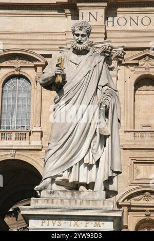 Der Apostel Petrus die Schlüssel. Statue. Platz von Sant Peter. Stadt des Vatikans. Stockfoto