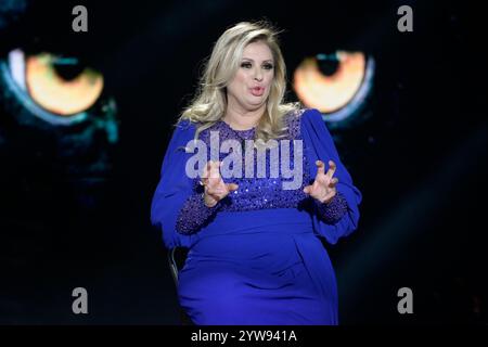 Rom, Italien. Dezember 2024. Tina Cipollari nimmt an der vierten Epsiode der Rai 2-fernsehsendung „Belve“ in den Studios von Rai Fabrizio Frizzi Teil. Quelle: SOPA Images Limited/Alamy Live News Stockfoto