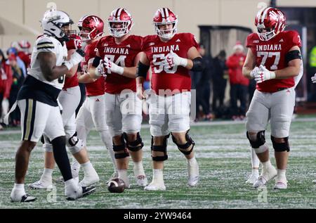 Bloomington, Usa. November 2024 30. Die Indiana University spielt während des NCAA-Fußballspiels im Memorial Stadium. Endpunktzahl: Indiana 66:0 Purdue. Quelle: SOPA Images Limited/Alamy Live News Stockfoto