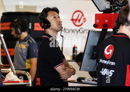 Abu Dhabi, Emirats Arabes Unis. Dezember 2024. Kamui Kobayashi Haas F1 Team Porträt während des Formel 1 Abu Dhabi Nachsaison-Tests 2024 am 10. Dezember 2024 auf dem Yas Marina Circuit in Abu Dhabi, Vereinigte Arabische Emirate - Foto Florent Gooden/DPPI Credit: DPPI Media/Alamy Live News Stockfoto