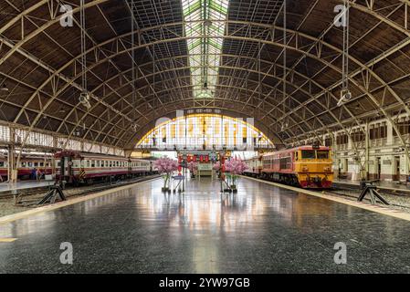 Bahnsteige des Bahnhofs Bangkok (Hua Lamphong), Thailand Stockfoto