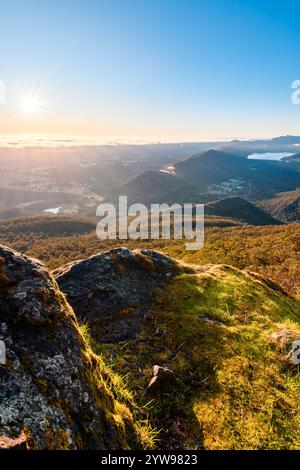 Sonnenaufgang vom Boroka Lookout in Richtung Halls Gap, Grampians Mountain Range, Victoria, Australien Stockfoto