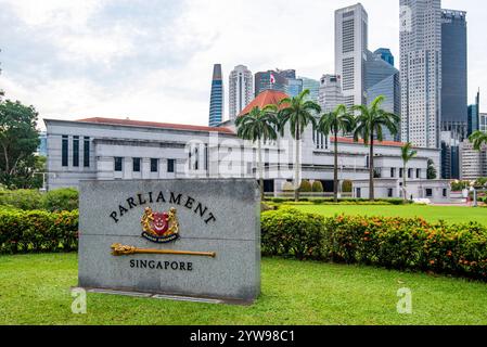 Das Parlamentsgebäude in Singapur wurde von der ehemaligen Abteilung für öffentliche Arbeiten entworfen und im Oktober 1999 offiziell eröffnet Stockfoto
