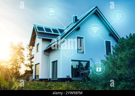 Modernes Smart Home Exterieur mit leuchtenden Technologiesymbolen Stockfoto