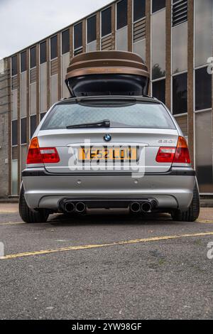Modifizierter und stabiler 2001er BMW E46 3er Touring, deutscher Kombi mit Airbag-Federung und Bentley-Teilen Stockfoto