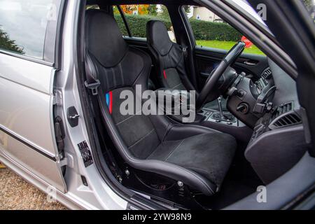 Modifizierter und stabiler 2001er BMW E46 3er Touring, deutscher Kombi mit Airbag-Federung und Bentley-Teilen Stockfoto