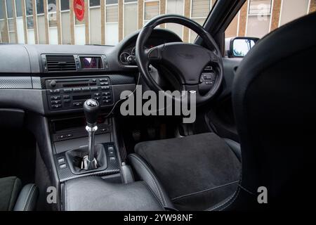 Modifizierter und stabiler 2001er BMW E46 3er Touring, deutscher Kombi mit Airbag-Federung und Bentley-Teilen Stockfoto