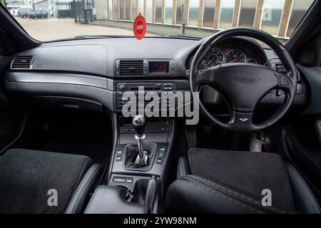 Modifizierter und stabiler 2001er BMW E46 3er Touring, deutscher Kombi mit Airbag-Federung und Bentley-Teilen Stockfoto